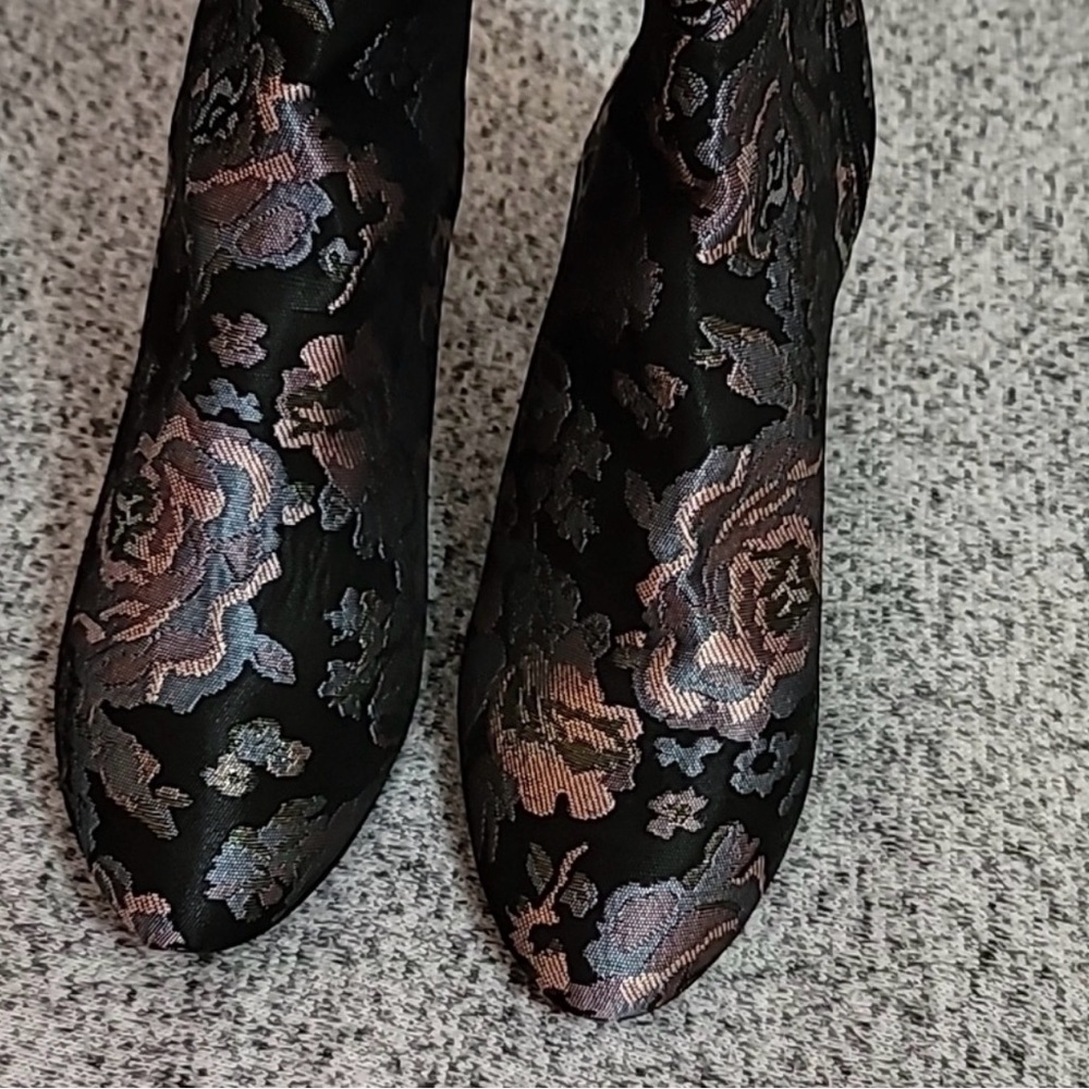 Kenneth Cole Reaction Time To Step Brocade Knee High Boots Size 10 NWT - Picture 3 of 7